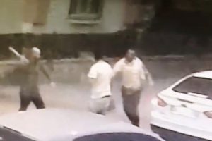Sokak ortasında silahlı kavga