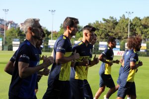 Fenerbah&ccedil;e'de yeni sezon hazırlıkları s&uuml;r&uuml;yor