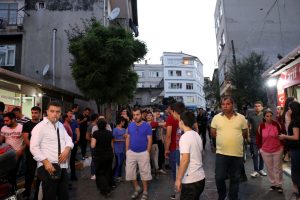 İstanbul Beyoğlu'nda &ccedil;ocuğa taciz iddiası mahalleliyi sokağa d&ouml;kt&uuml;