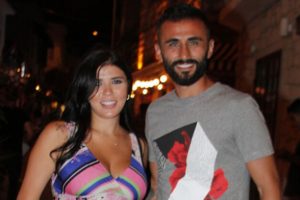 Sel&ccedil;uk Şahin'in eşi Emel Şahin, s&uuml;rekli yoğurt aşeriyor