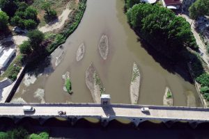 Tunca Nehri'nde kum adacıkları oluştu