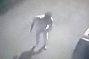 İş adamına silahlı saldırı kamerada