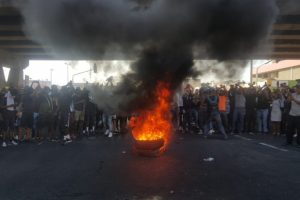 Etiyopyalı gencin &ouml;ld&uuml;r&uuml;lmesi sonrası protestolar s&uuml;r&uuml;yor