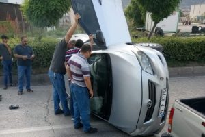 Takla atan otomobilden yaralı kurtuldu