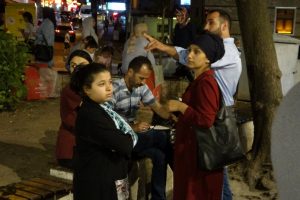 Bursa Ulu Cami'yi ziyarete gelen G&uuml;ney Afrikalı ailenin 5 bin lirasını &ccedil;aldılar