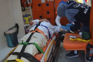 Bursa'da inşaat boşluğuna d&uuml;şen yaşlı adam b&ouml;yle kurtarıldı