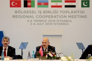 Bakan Soylu: Prensibimiz d&uuml;zenli g&ouml;&ccedil;&uuml; y&ouml;netmek, d&uuml;zensiz g&ouml;&ccedil;&uuml; engellemek &uuml;zerinedir