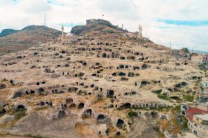 Roma askerlerinin atları i&ccedil;in yapılmış bin 500 yıllık ahır bulundu
