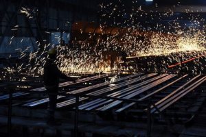 K&uuml;resel ekonomide imalat sekt&ouml;r&uuml; yavaşlıyor