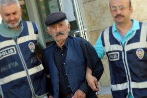 Cinsel saldırıda bulunan '&uuml;f&uuml;r&uuml;k&ccedil;&uuml;' g&ouml;zaltında