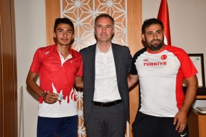 Bursa İnegöl Belediye Başkanı Taban'dan Türkiye Şampiyonu sporcuya tebrik
