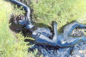 Heyecan olsun diye girdiği fabrikada toksik katran kazanına d&uuml;şt&uuml;