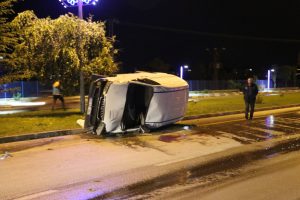 Otostop &ccedil;ekerek bindiği arabada hayatını kaybetti