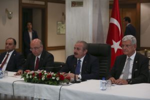 Şentop, Moskova'da b&uuml;y&uuml;kel&ccedil;ilikte T&uuml;rk vatandaşlarıyla buluştu