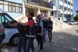 1 milyon TL'lik vurgun yapan bahis &ccedil;etesinin 10 &uuml;yesi tutuklandı