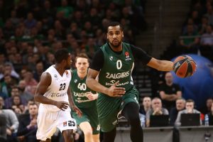 Barcelona, Brandon Davies'i transfer etti