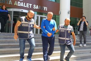 "Alo anneni &ouml;ld&uuml;rd&uuml;m" demişti... Bursa'da karısını &ouml;ld&uuml;ren adam: "&Ccedil;ok pişmanım"