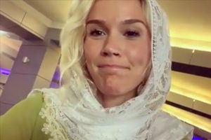 İran, İngiliz sanat&ccedil;ı Joss Stone'u sınır dışı etti