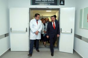 Bakan Koca, Nuri Pakdil'i ziyaret etti