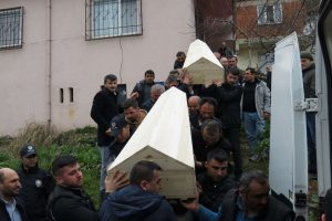 2 &ccedil;ocuğu sobadan &ccedil;ıkan gazdan &ouml;len anne de kurtarılamadı