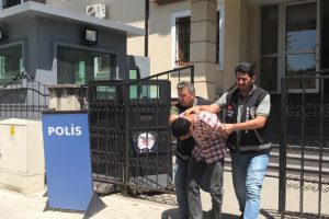 Taksiciyi bı&ccedil;akla gasp eden ş&uuml;pheli yakalandı