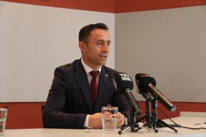 Kaptan Gazi Osman &Ccedil;akmak futbolculuk kariyerini sonlandırdı