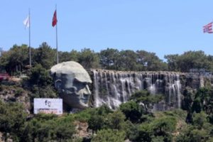 Kırık Atat&uuml;rk maskını yenileme &ccedil;alışmaları başladı