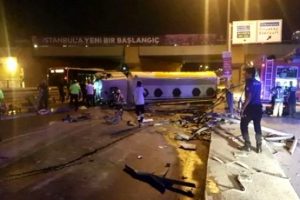 Yakıt tankeri devrildi! E-5 karayolunda trafik tamamen durdu