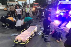 Kanlar i&ccedil;inde kaldılar! Bursa plakalı otomobil...