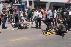 Hızını alamayan ara&ccedil; motosiklete b&ouml;yle &ccedil;arptı