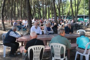 Bursa'da g&ouml;l kıyısında huzur buluşması
