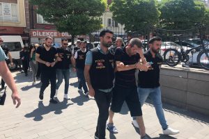 Sarar &ccedil;iftine dehşeti yaşatan 6 zanlı adliyeye sevk edildi