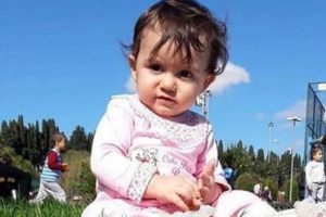 Minik Ecrin'in anne ve &uuml;vey babası mahalleyi terk etti