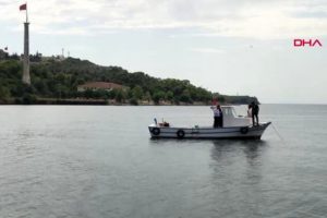Bursa Gemlik K&ouml;rfezi'nden y&uuml;zlerce alkol şişesi &ccedil;ıktı
