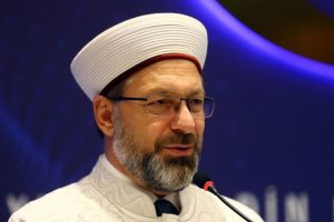 "Cinsiyet se&ccedil;imini kişisel bir &ouml;zg&uuml;rl&uuml;k alanı gibi g&ouml;stermek, kulluktan sapmadır"
