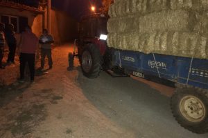Trakt&ouml;r ile tekerlek arasına sıkışan yaşlı adam hayatını kaybetti