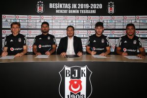 Beşiktaş'ta gen&ccedil; oyuncuların s&ouml;zleşmeleri uzatıldı