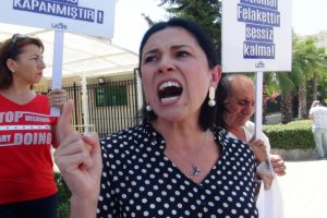 İstismar sanığı &ouml;ğretmene tahliye kararına tepki