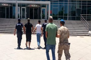 &Ccedil;alıştıkları fabrikadan yem &ccedil;alan kişiler yakalandı