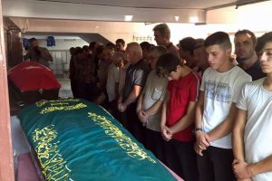 Kazada &ouml;len astsubay ve kayınpederi toprağa verildi
