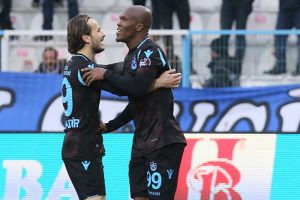 Trabzonspor, Nwakaeme'nin s&ouml;zleşmesini uzattı