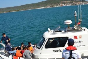 Ayvalık'ta 45 Afganistan uyruklu g&ouml;&ccedil;men Sahil G&uuml;venlik'ten ka&ccedil;amadı