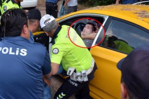 Yeni aldığı otomobilin hacizli olduğunu &ouml;ğrenince &ccedil;ıldırdı!