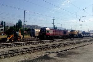 Askeri m&uuml;himmat taşıyan tren raydan &ccedil;ıktı