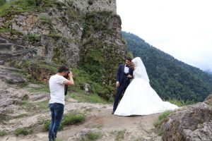 Rize'nin yaylaları gelin ve damatların fotoğraf st&uuml;dyosu oldu
