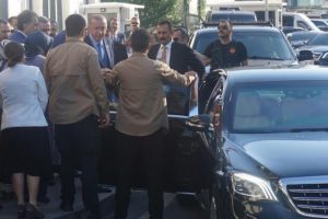 Cumhurbaşkanı Erdoğan il&ccedil;e belediye başkanlarıyla bir araya geldi
