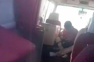 &Uuml;st&uuml; kirli diye koltuğa oturtmadı