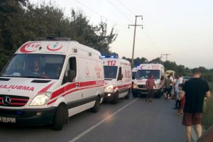 İş&ccedil;ilerini taşıyan minib&uuml;s devrildi: &Ccedil;ok sayıda yaralı var
