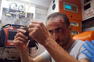 Bursa'da kazada yaralanan gen&ccedil;, ambulansta fotoğrafını &ccedil;ekip yaralı haline baktı