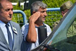 Evladını asker selamıyla son yolculuğuna uğurladı